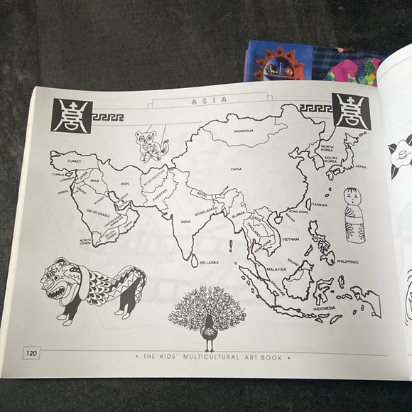 2/$15 Art project books.🏅One is a 1993 Parents’ Choice Award Winner.📚❤️🎨 - Picture 7 of 16